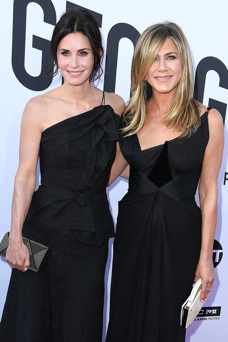 Кортни Кокс опубликовала сэлфи в ванной с Дэвидом Бекхэмом