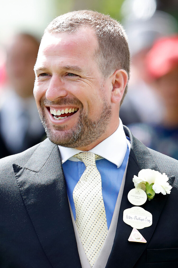 Питер Филлипс познакомил Елизавету II со своей новой девушкой