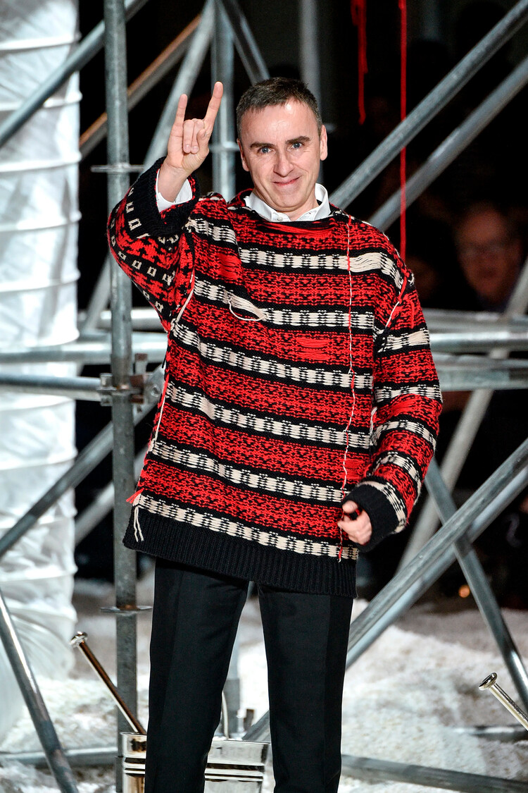Raf-Simons-debuts-LFW-01-Mainstyle.jpg