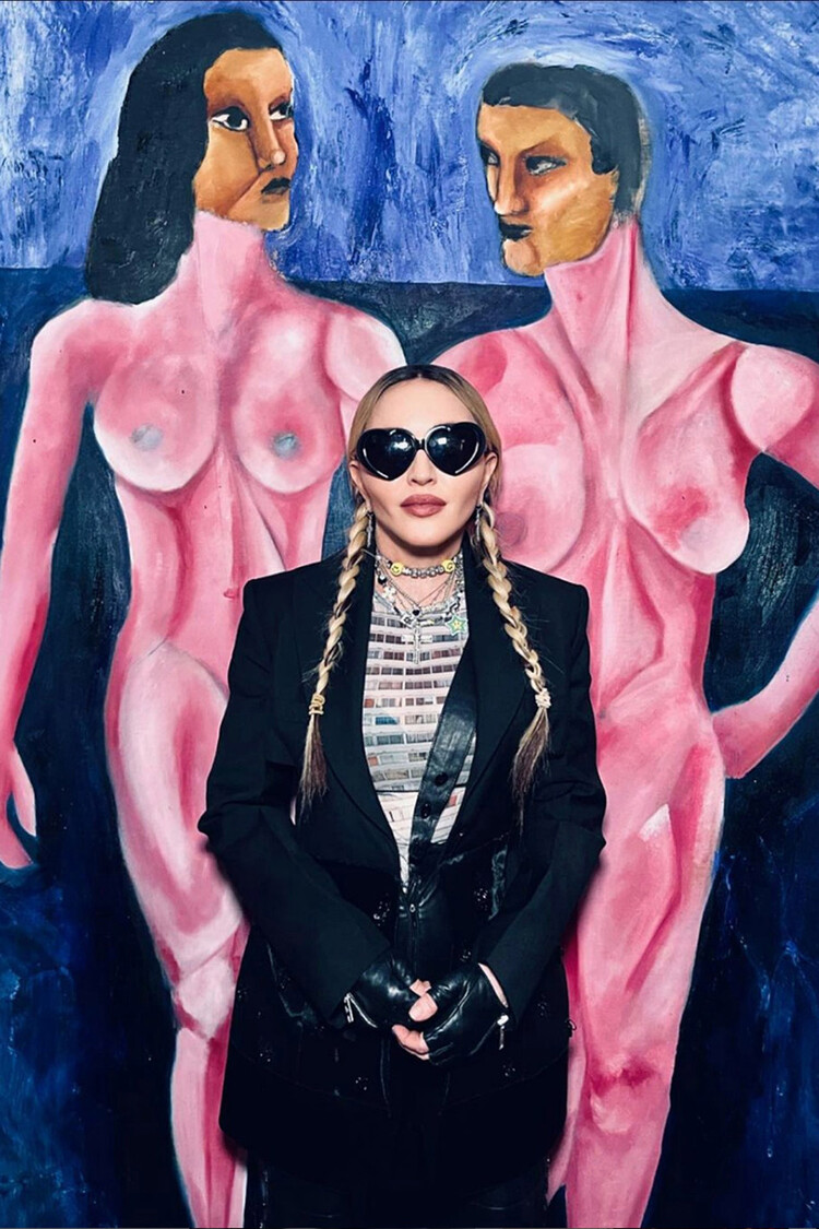 Мадонна на выставке Rhed