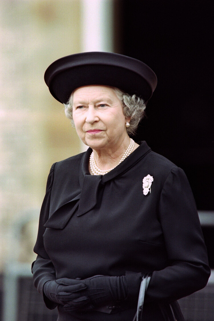 Смерть принцессы Дианы заставила королеву нарушить протокол