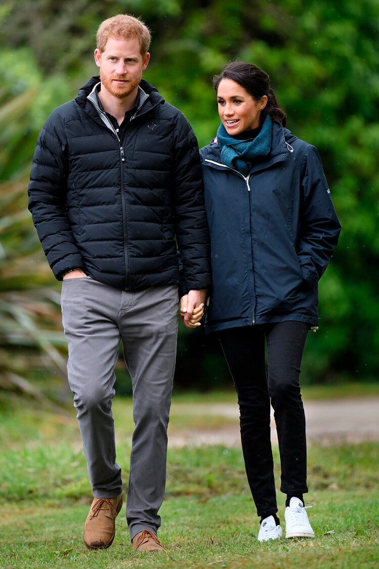 Принц Гарри, герцог Сассекский, и Меган, герцогиня Сассекская, посещают национальный парк Абель Тасман, который находится на северо-восточной оконечности Южного острова, чтобы посетить некоторые из инициативы по сохранению, управляемые Департаментом охраны природы, 29 октября 2018 г. в Веллингтоне, Новая Зеландия