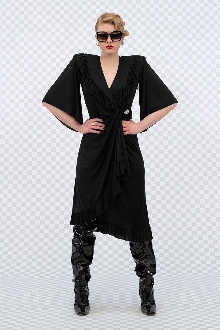 Дочь Ренаты Литвиновой снялась в лукбуке Vetements весна-лето 2022