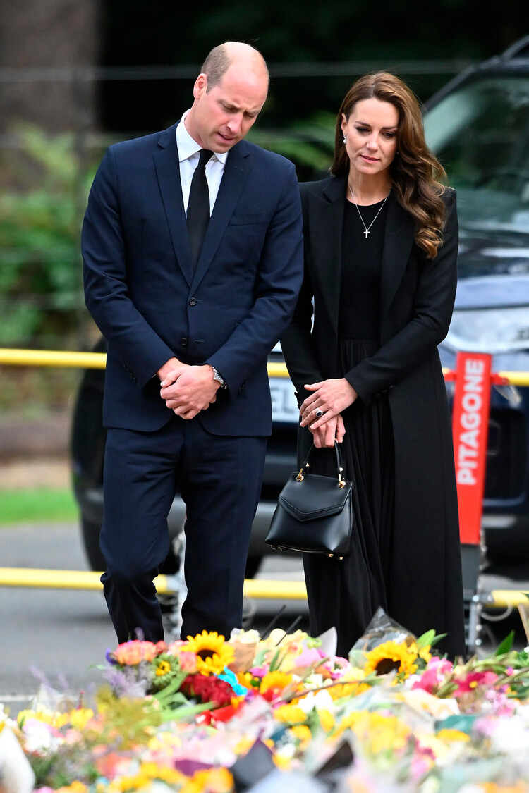 Названа причина, по которой принц Уильям и Кейт Миддлтон не держатся за руки на публике