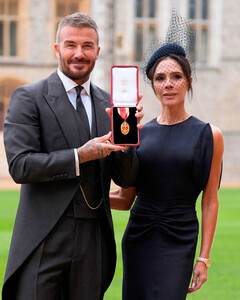 Король Карл III посвятил Дэвида Бекхэма в рыцари