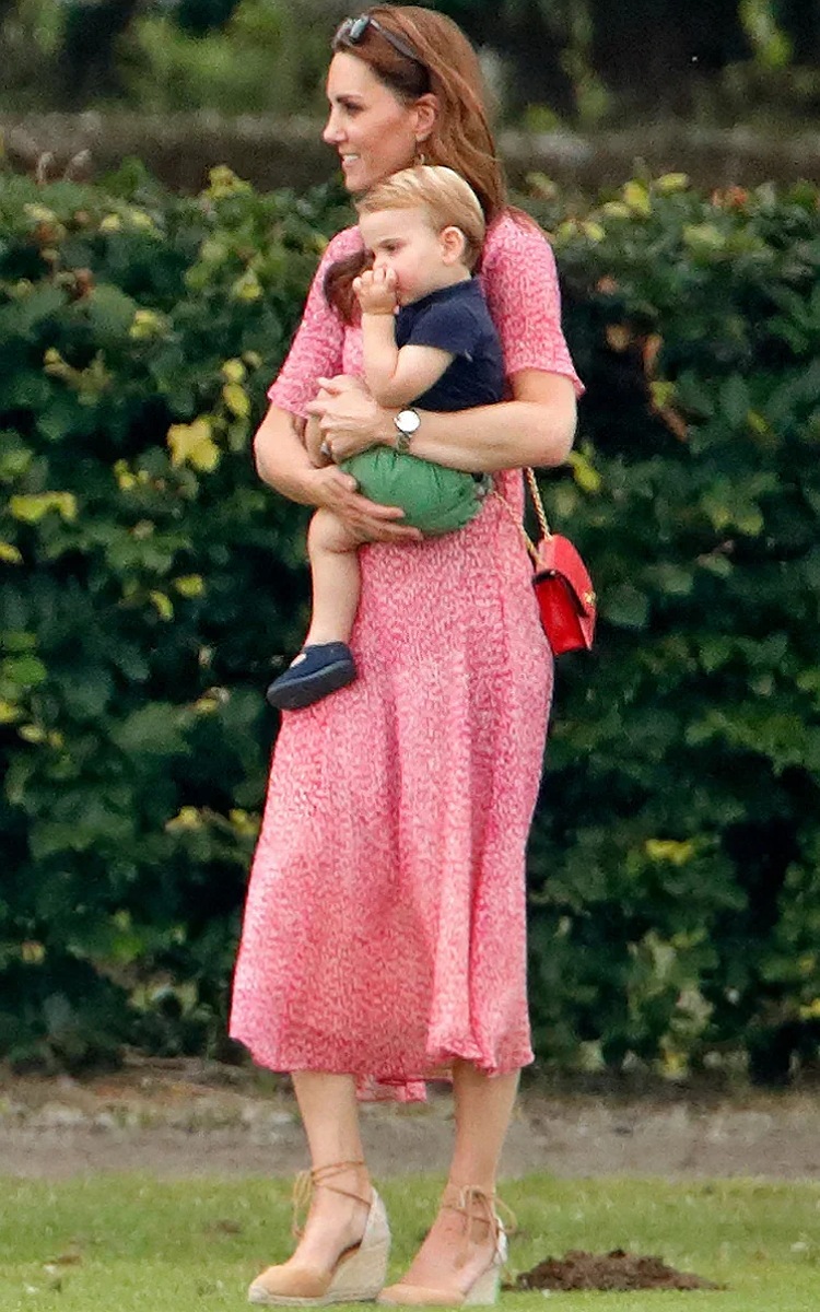 «Кейт Миддлтон гналась за принцем Луи по Лондону», — рассказывает местная жительница