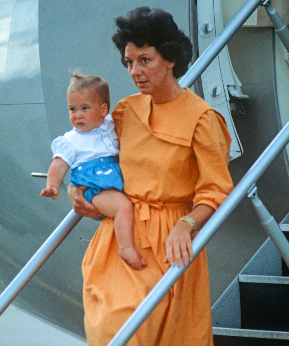 Маленький принц Уильям с няней Барбарой Барнс